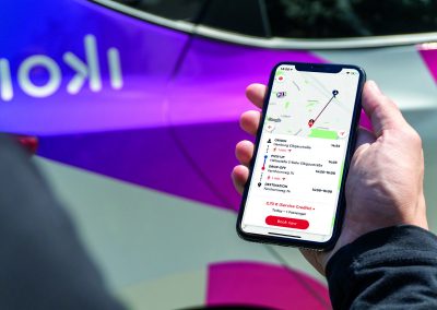 Fahrgäste buchen und bezahlen ihre Fahrt mit wenigen Klicks. Die ioki App zeigt dem User dabei die gesamte Reisekette an.