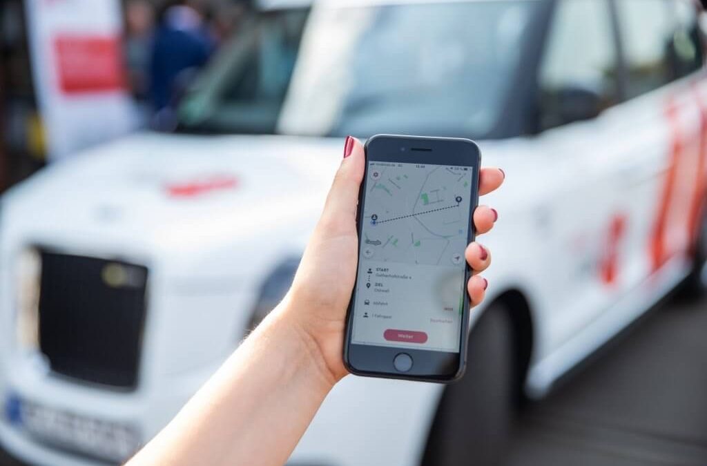 Safe through Krefeld in the evening – SWK launches on-demand service for night traffic with ioki