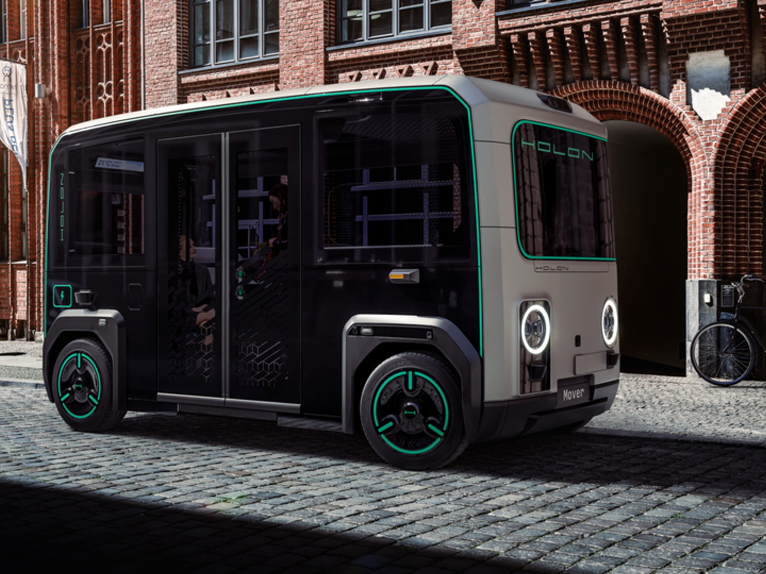 KIRA Fahrzeug vor Darmstädter Hauptbahnhof